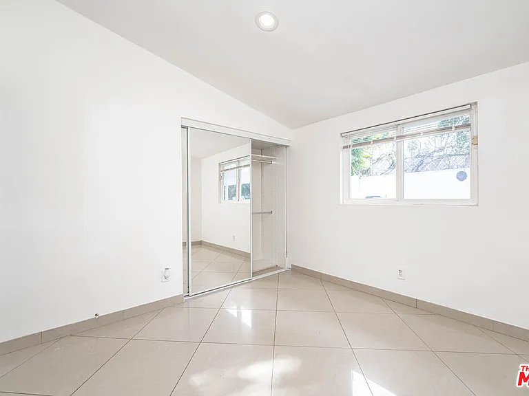 20746 Clarendon St — Photo 39