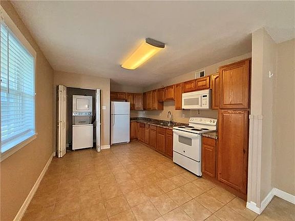 4th image of 2110 Willow St APT B