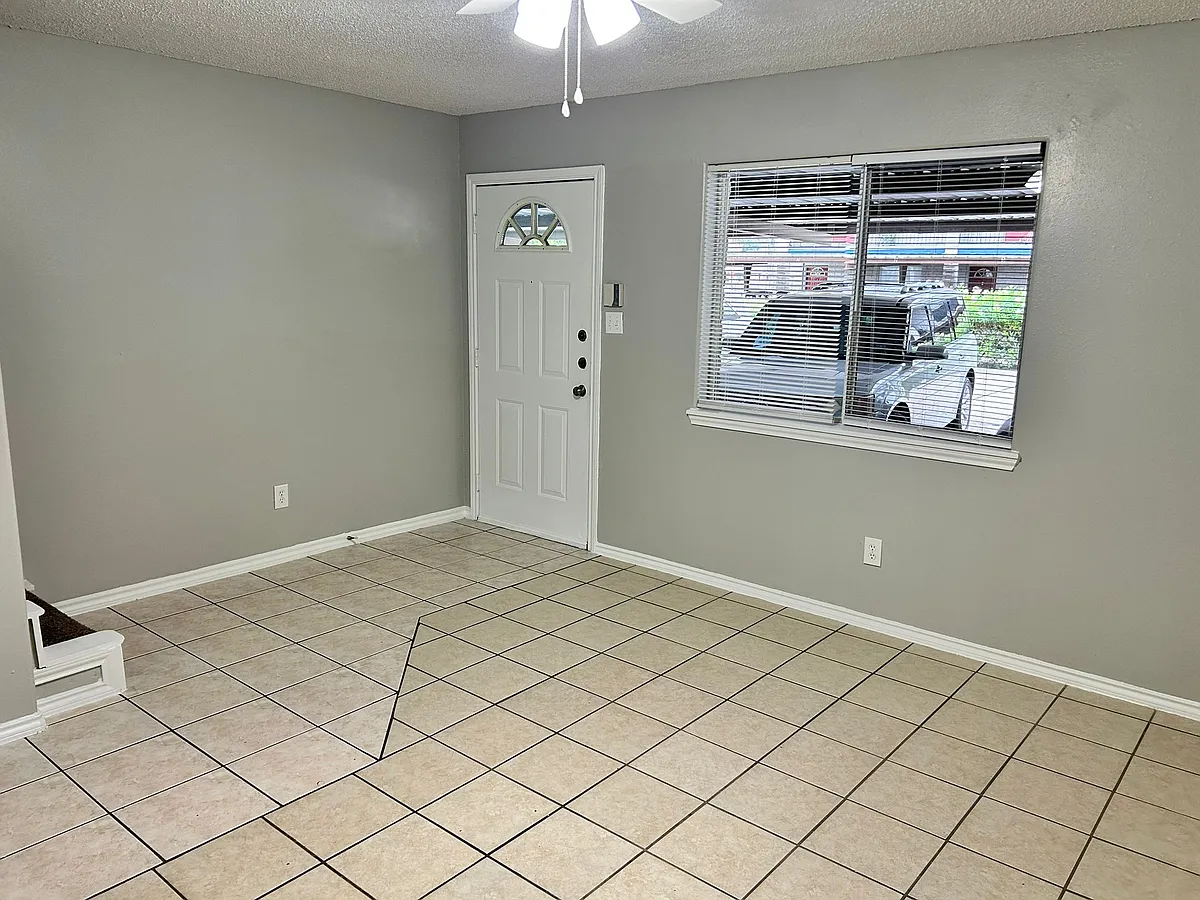 Building Photo - 2308 W Elisa Ln #8