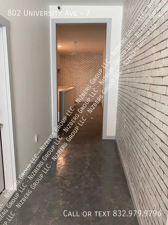 Studio, 300 sqft, $850 — Photo 3