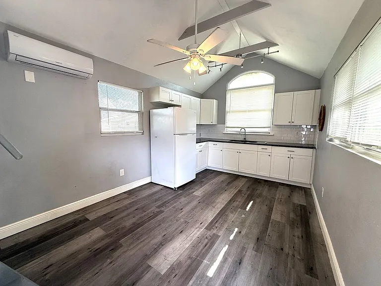 3005 Hawthorne Street — Photo 2
