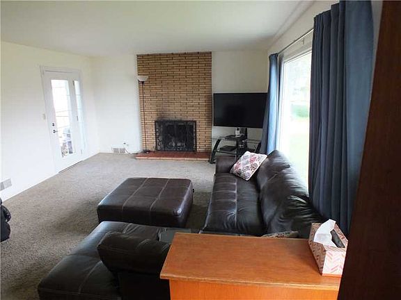 2nd image of 815 Avenue B