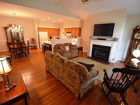 4th image of 1041 Doulton Cir