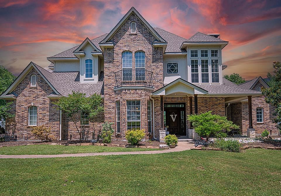 1st image of 207 River Oaks Dr