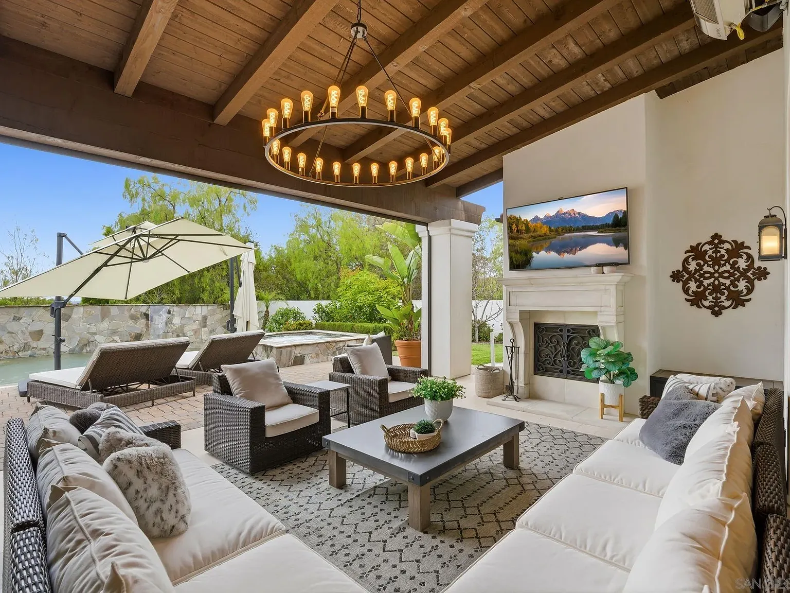 4 bed, 5.5 bath, 5436 sqft, $28,000 — Photo 3