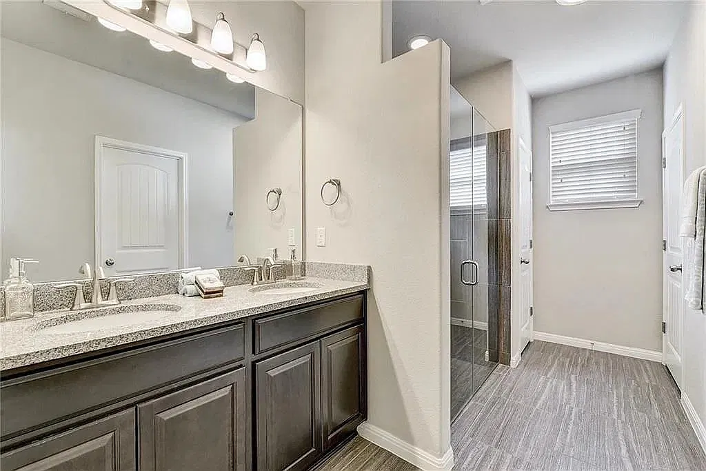 3 bed, 2.5 bath, 1888 sqft, $2,400 — Photo 4