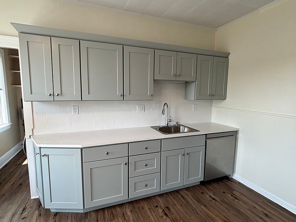 1st image of 10 Davis St Floor 2