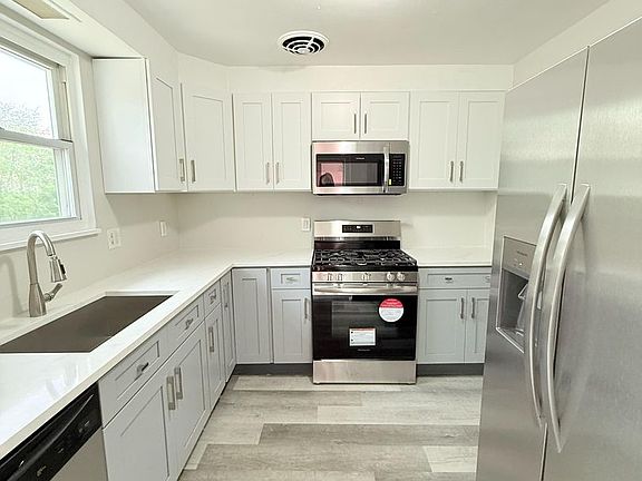 4th image of 10807 Highpoint Dr