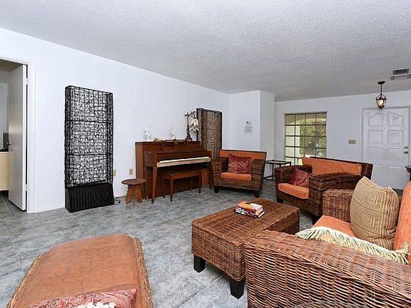 5th image of 4853 Commonwealth Dr