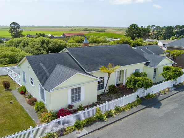 676 Scenic Dr, Loleta, CA 95551