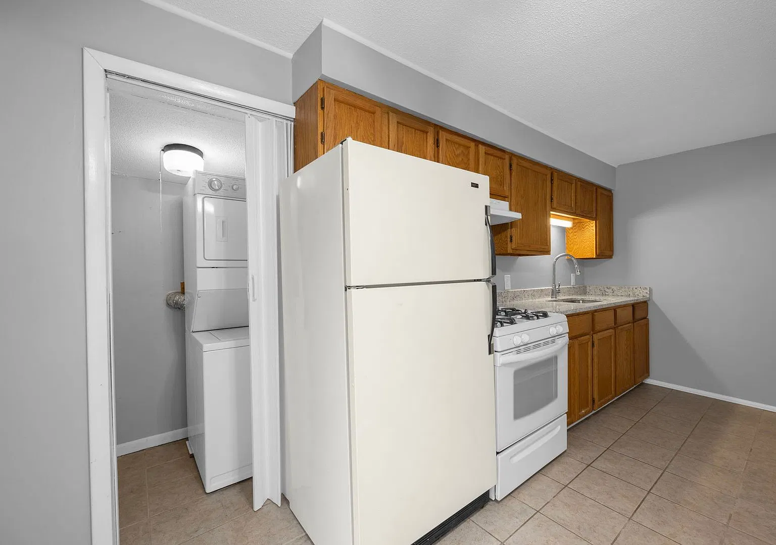 Two Bedroom One Bath Ranch Duplex in Batavia — Photo 2
