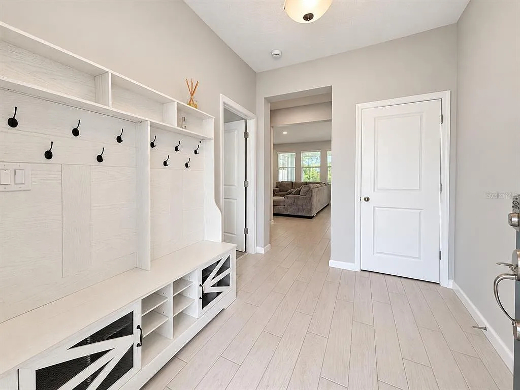 4 bed, 3.0 bath, 2489 sqft, $3,000 — Photo 3