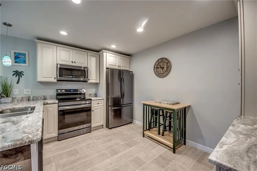 2 bed, 1.5 bath, 1006 sqft, $1,650 — Photo 1