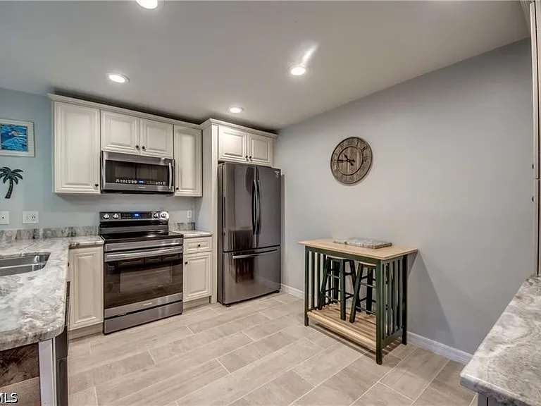 6337 Royal Woods Dr — Photo 1