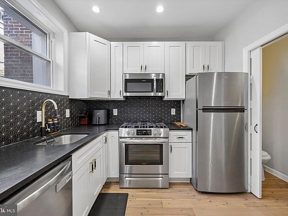 2nd image of 531 Queen St
