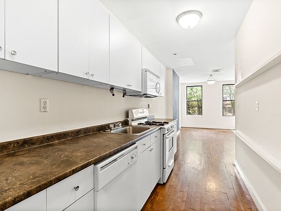 3rd image of 1435 2nd Ave APT 3