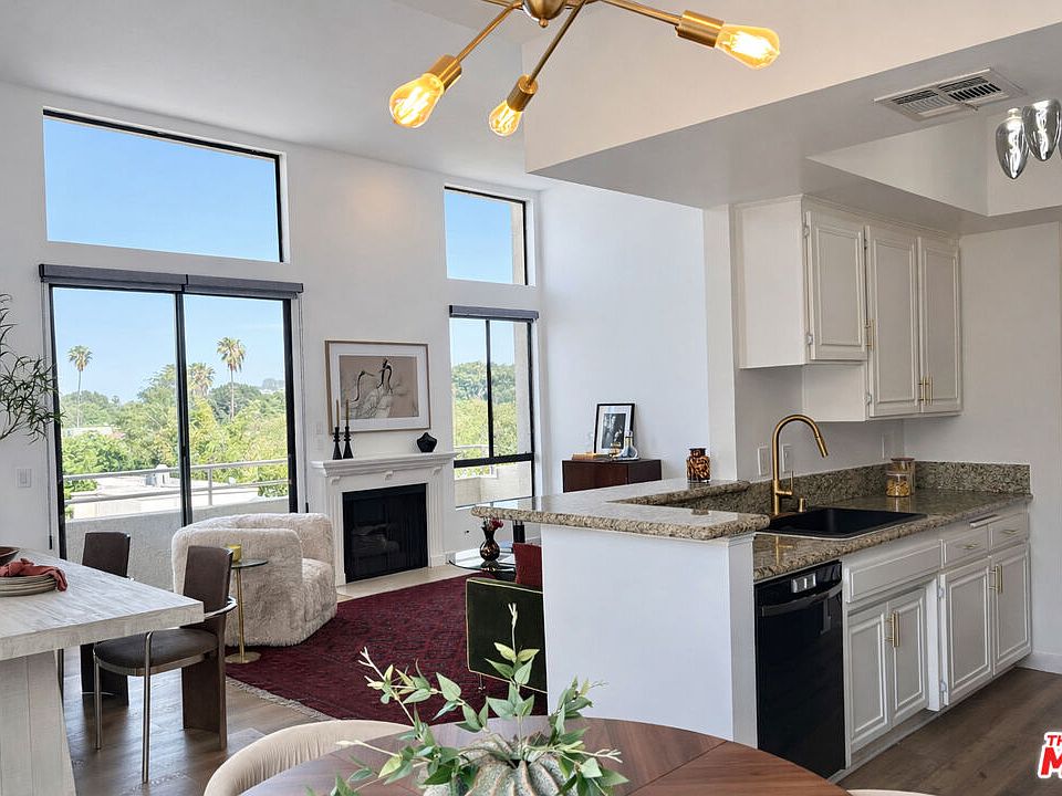 1st image of 13920 Moorpark St APT 308