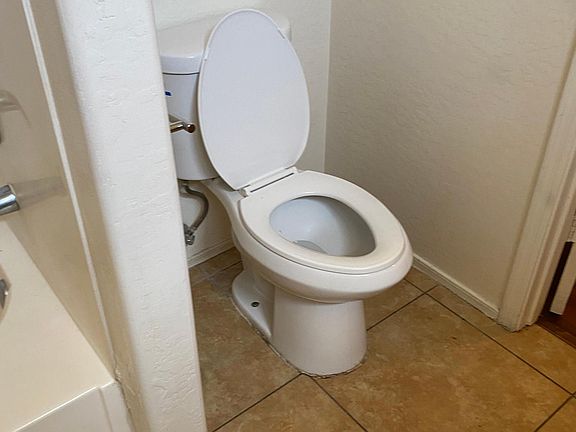 3rd image of 514 E Dragon Springs Dr