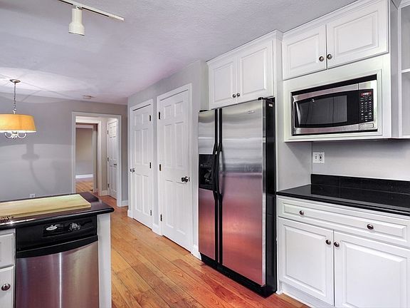 5th image of 98 Brick Hill Ln