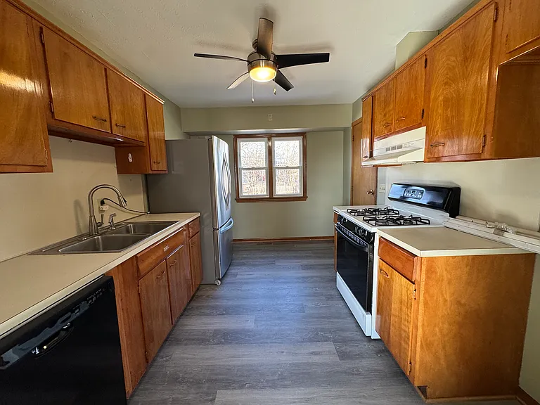 9612 Larimore Ave — Photo 10