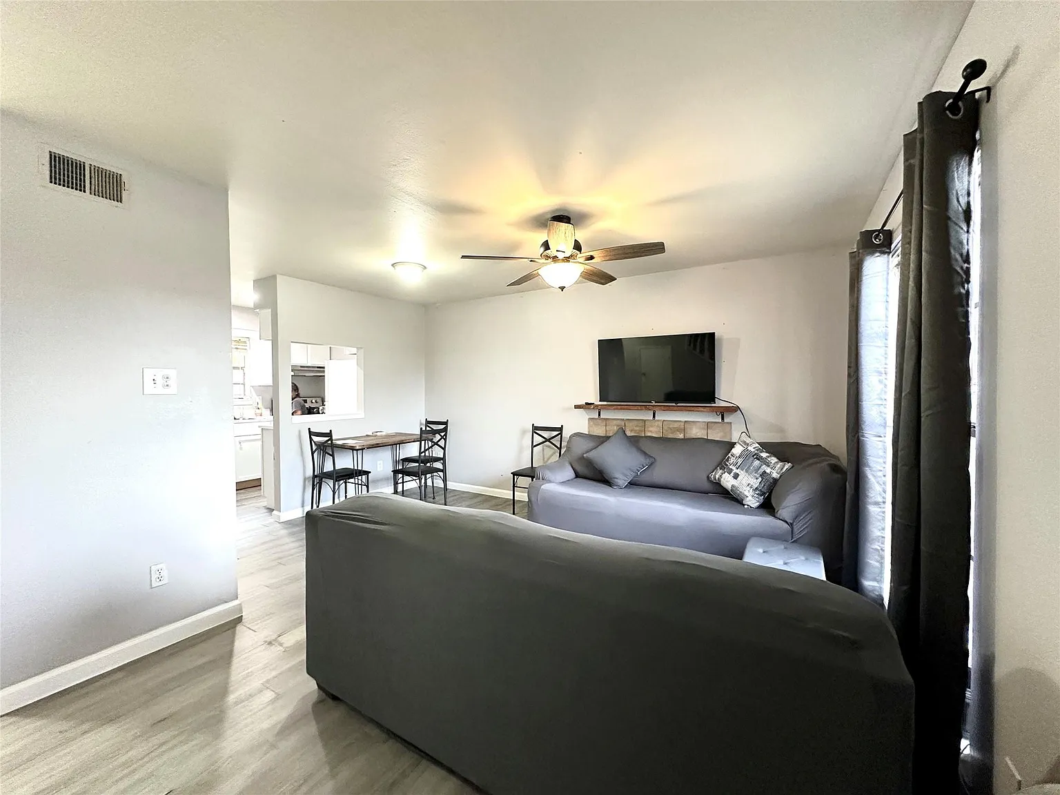 2 bed, 1.5 bath, 960 sqft, $1,250 — Photo 3