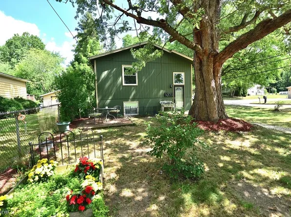 1073 Derbydale Rd, Akron, OH 44306