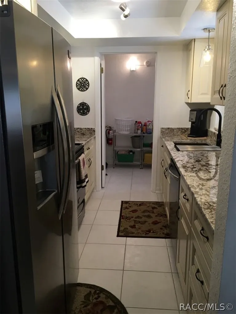 2 bed, 990 sqft, $2,425 — Photo 3
