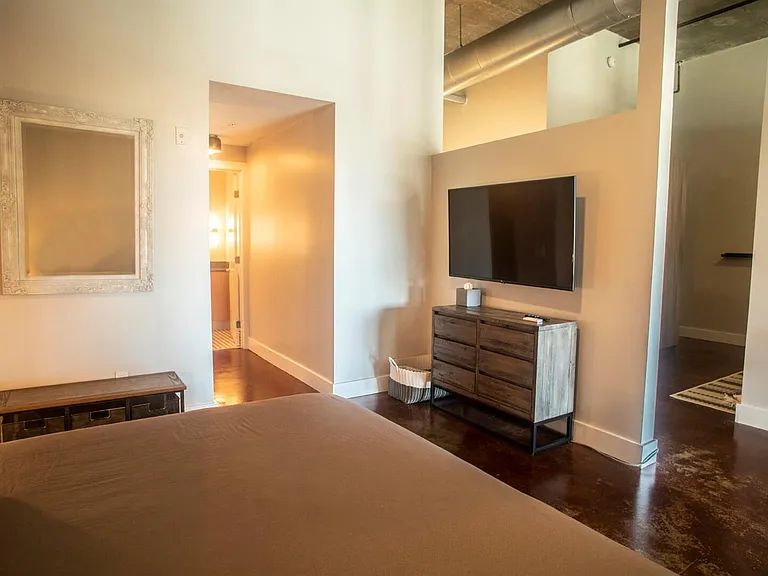 185 NE 4th Ave #204 — Photo 10