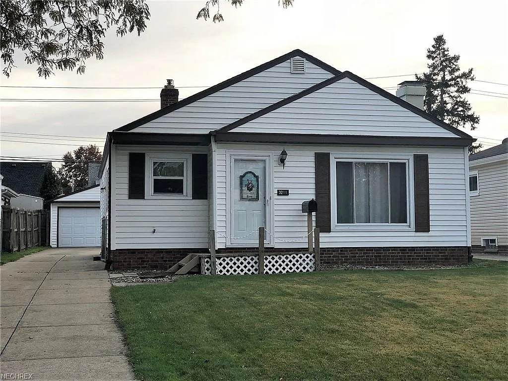 3211 Center Dr photo 1