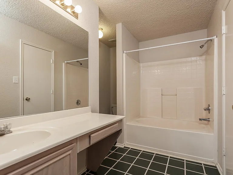 10216 Aurora Dr — Photo 12