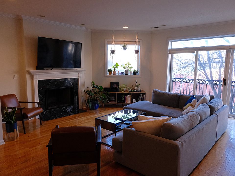 1st image of 3319 N Sheffield Ave Unit 2