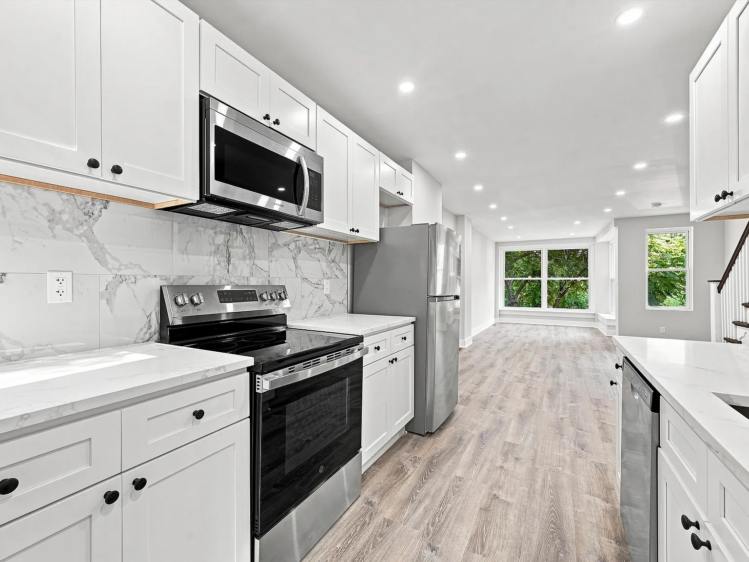 3 bed, 1140 sqft, $2,400 — Photo 4