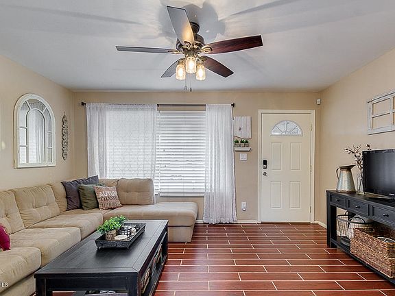 3rd image of 2032 W Windrose Dr