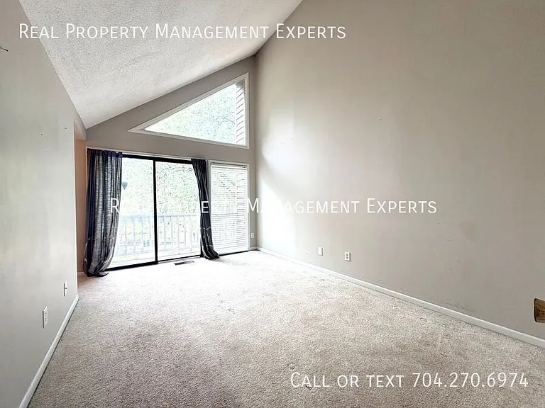 414 W 8th St — Photo 7