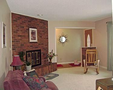 2nd image of 885 W Sunnyview Ave