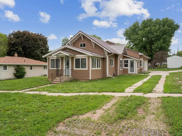 207 W 3rd St, Alcester, SD 57001