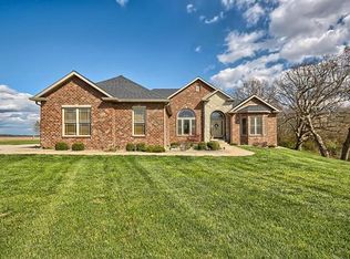 8649 Pin Oak Rd, Edwardsville, IL 62025