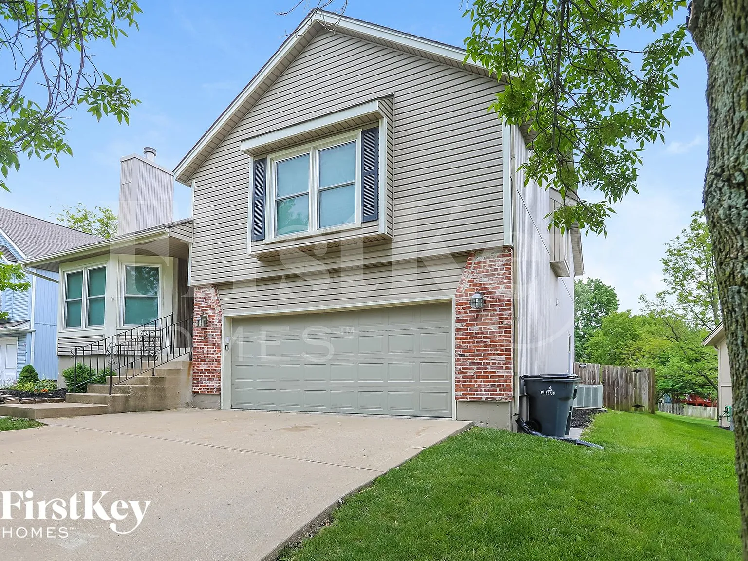4 bed, 2.5 bath, 2189 sqft, $3,080 — Photo 2
