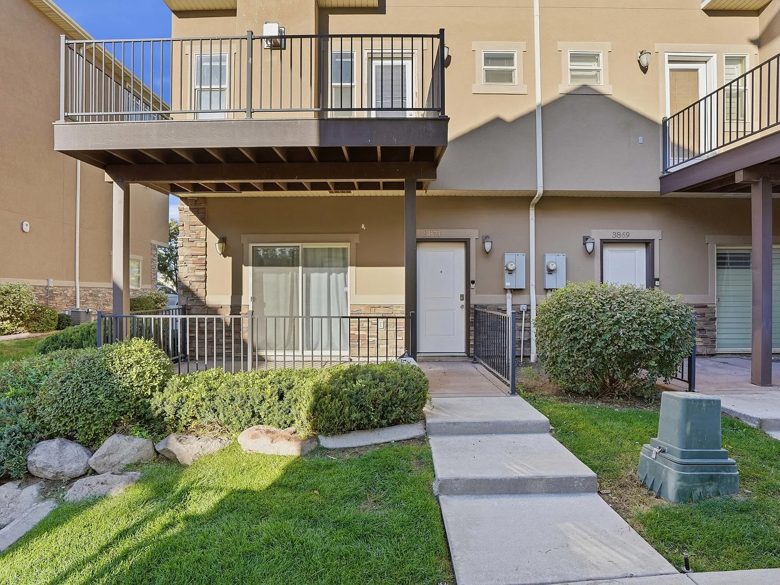 3 bed, 2.5 bath, 1932 sqft, $2,850 — Photo 1
