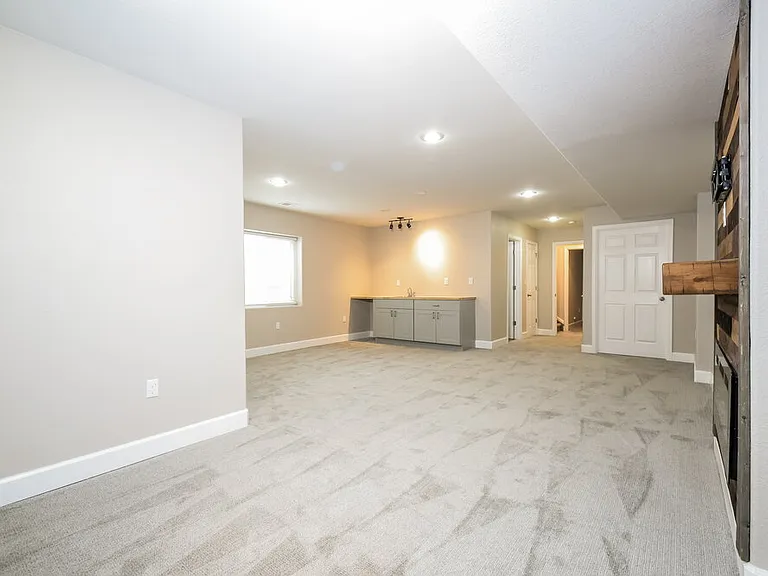 5647 S Buchanan St — Photo 10