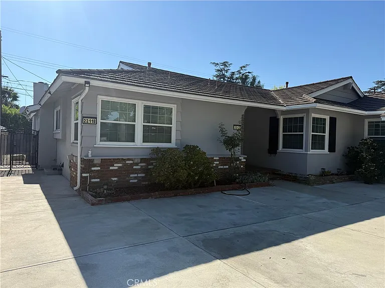2211 S 8th Ave — Photo 2