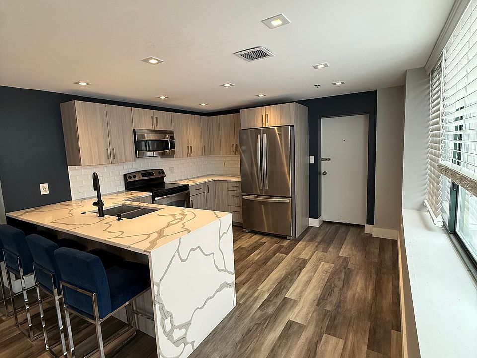 1st image of 531 Main St APT 601