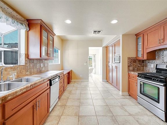4th image of 9423 Burnet Ave #1/2