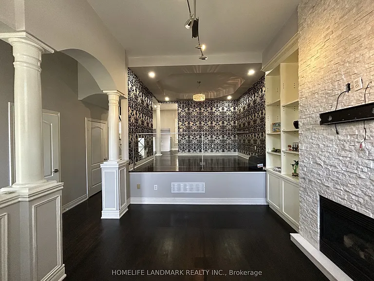 3484 Eglinton Ave W — Photo 3