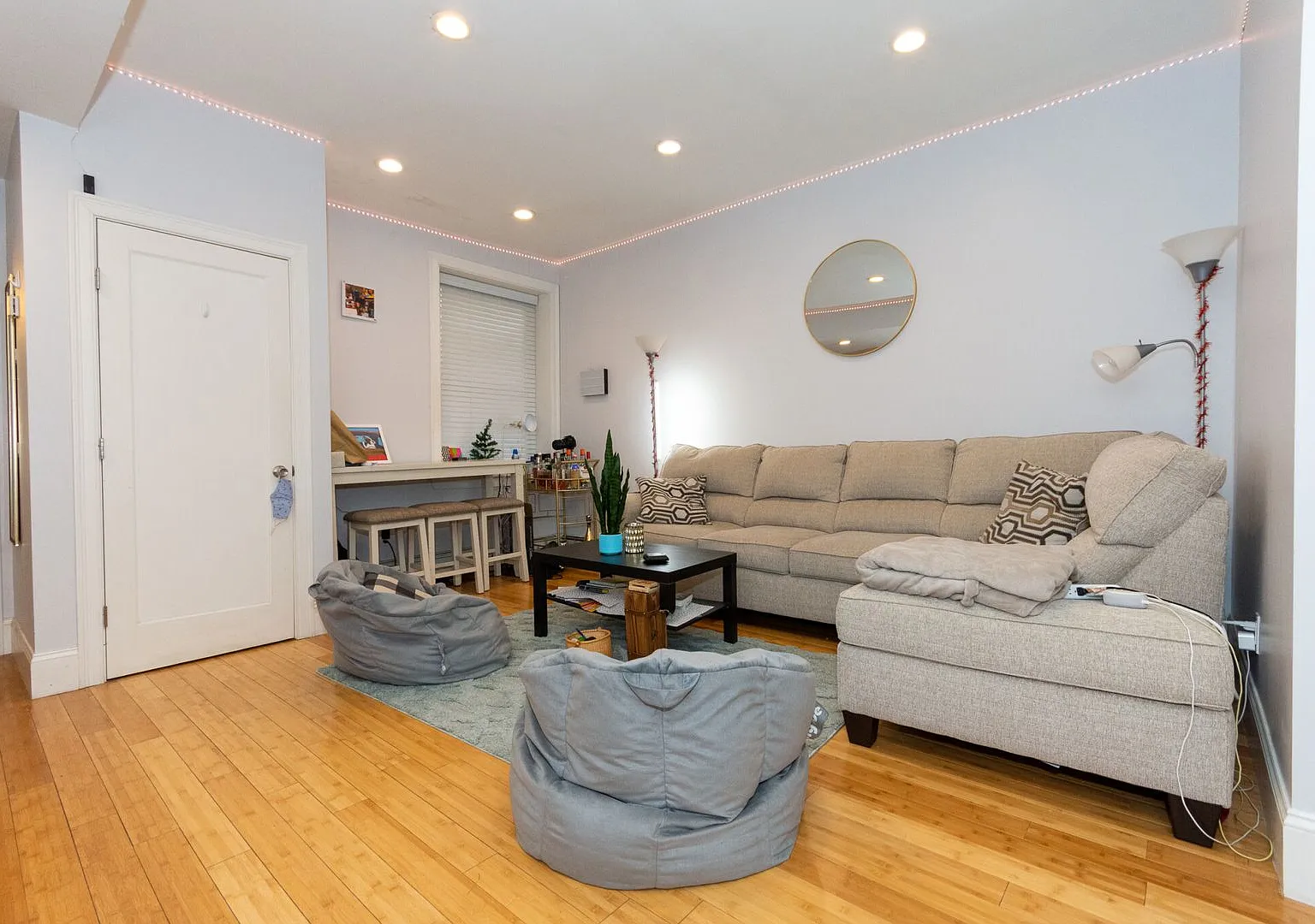 Nice 1 bedd in Allston — Photo 1