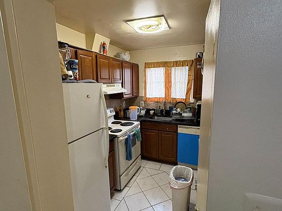 3rd image of 13844 Beaujolais Ct
