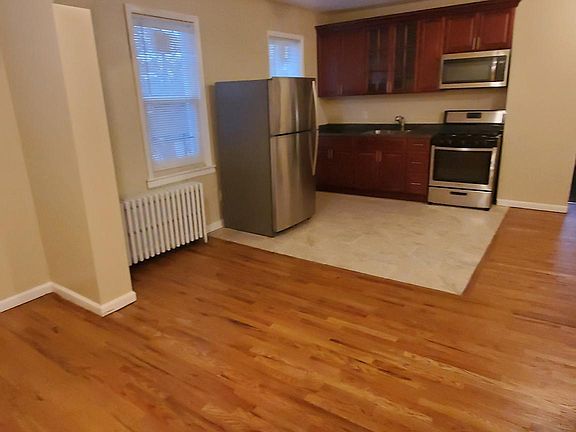 2nd image of 184 N Columbus Ave Floor 2