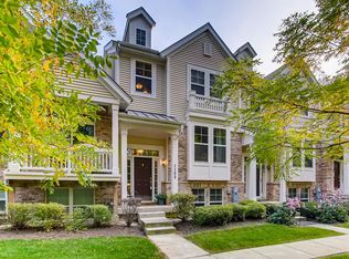 1102 N Tuscany Dr, Streamwood, IL 60107