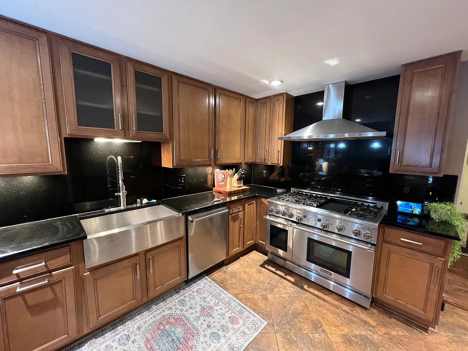 3 bed, 2474 sqft, $3,750 — Photo 4