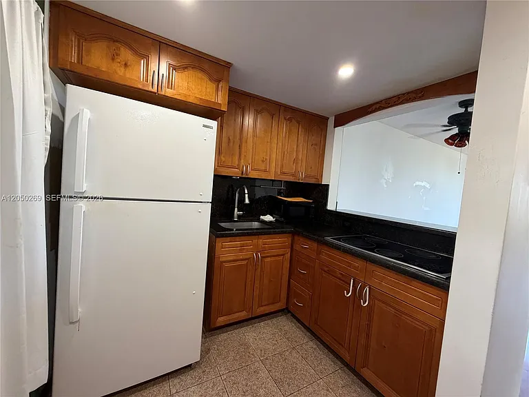 2851 Leonard Dr #J511 — Photo 6